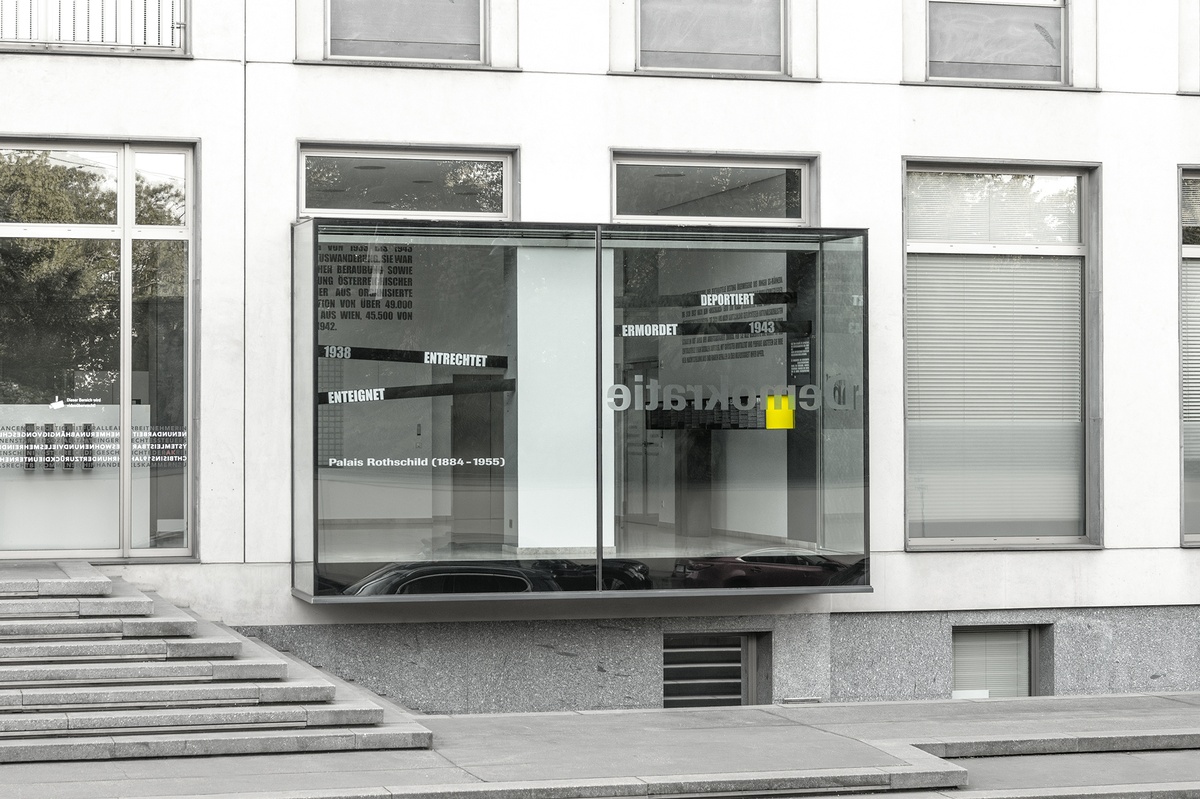 Dauerausstellung "Schaltstelle des Terrors" - Blick zum Fenster von au&szlig;en &copy; Klaus Pichler