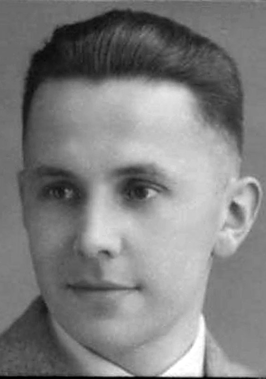 Junger Mann mit Anzug &copy; Deutsches Bundesarchiv