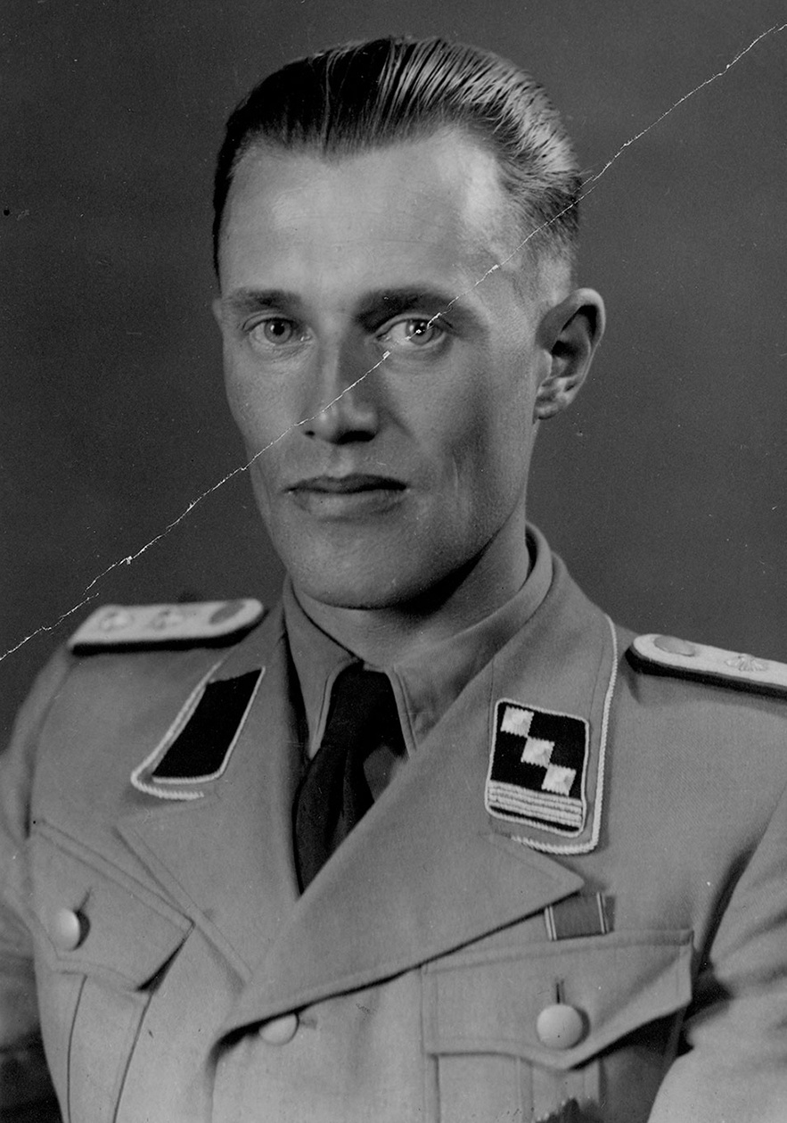 Frontalaufnahme eines Mannes mit Uniform &copy; WStLA