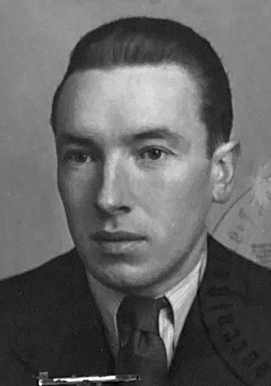 Mann im Halbprofil im Anzug, vermutlich schmal gestreiftes Hemd und Krawatte. Blickt links an der Kamera vorbei. &copy; Deutsches Bundesarchiv