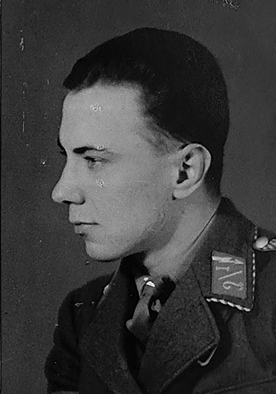 Profil von jungem Mann mit Uniform. &copy; Deutsches Bundesarchiv