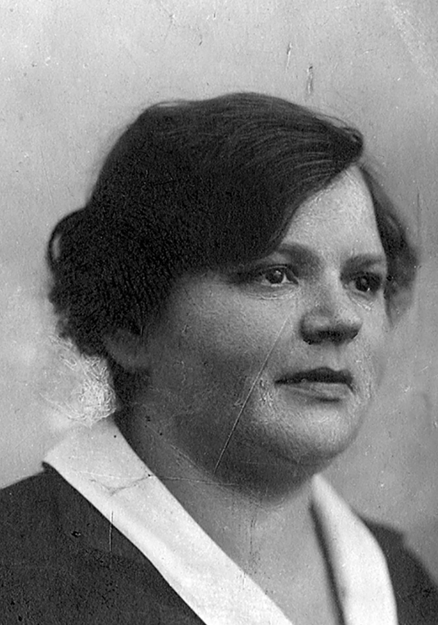 Frau mit kurzen braunen Locken, Halbprofil, dunkles Sakko mit wei&szlig;em Hemdkragen &copy; &Ouml;sterreichisches Staatsarchiv