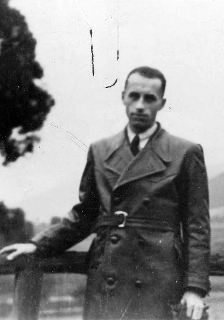 Brunner Alois - Ganzk&ouml;rperfaufnahme in Uniform &copy; Yad Vashem / 3909/120