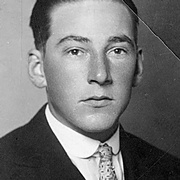 Junger Mann im Anzug &copy; &Ouml;StA