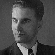 Halbprofil eines Mannes mit Anzug, wei&szlig;em Hemd, breitgestreifter Krawatte.  &copy; Deutsches Bundesarchiv