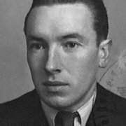 Mann im Halbprofil im Anzug, vermutlich schmal gestreiftes Hemd und Krawatte. Blickt links an der Kamera vorbei. &copy; Deutsches Bundesarchiv